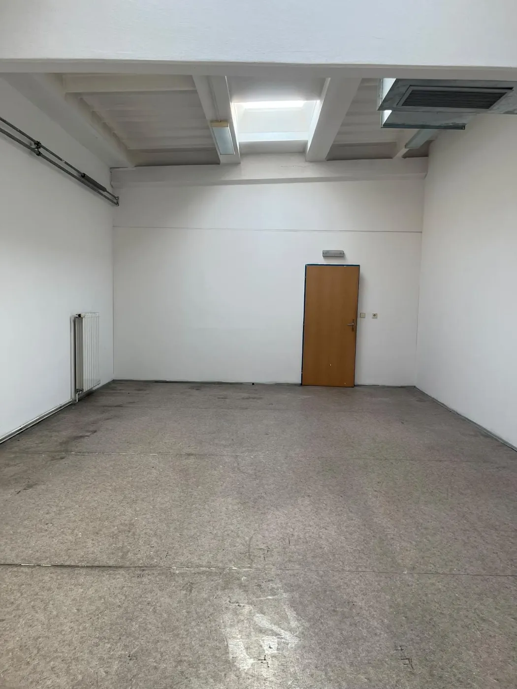 Hala · výmalba stěn